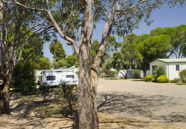 Stratford Top Tourist Park