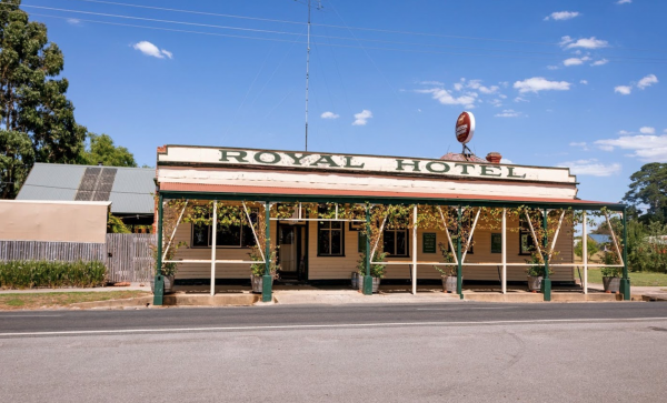 Royal Hotel - Snake Valley