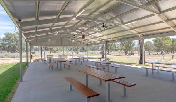 Apex Club Caravan Park - Leongatha