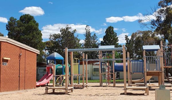 Kangaroo Lake Caravan Park