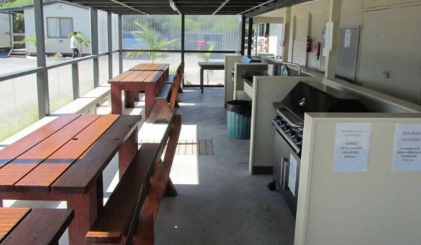 Lakes Main Caravan Park