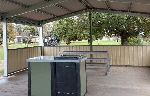 Donald Lakeside Caravan Park
