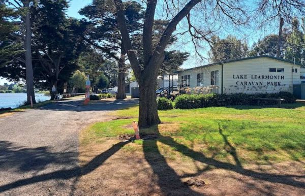 Lake Learmonth Caravan Park