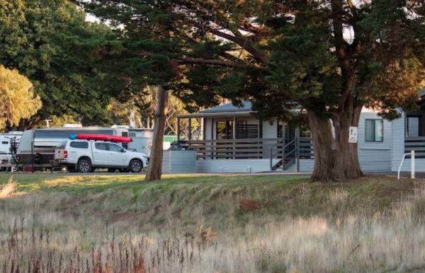 Lake Learmonth Caravan Park