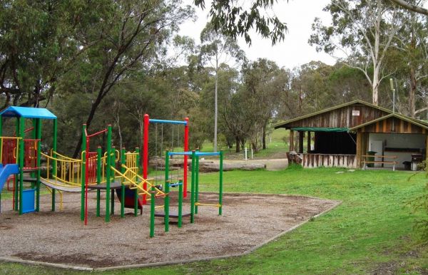 Lakes Bushland Caravan & Tourist Park - Nicholson